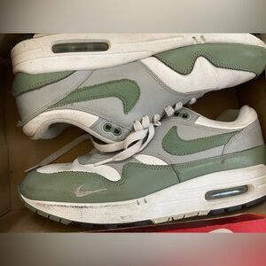 MENS NIKE SPIRAL SAGE SHOES